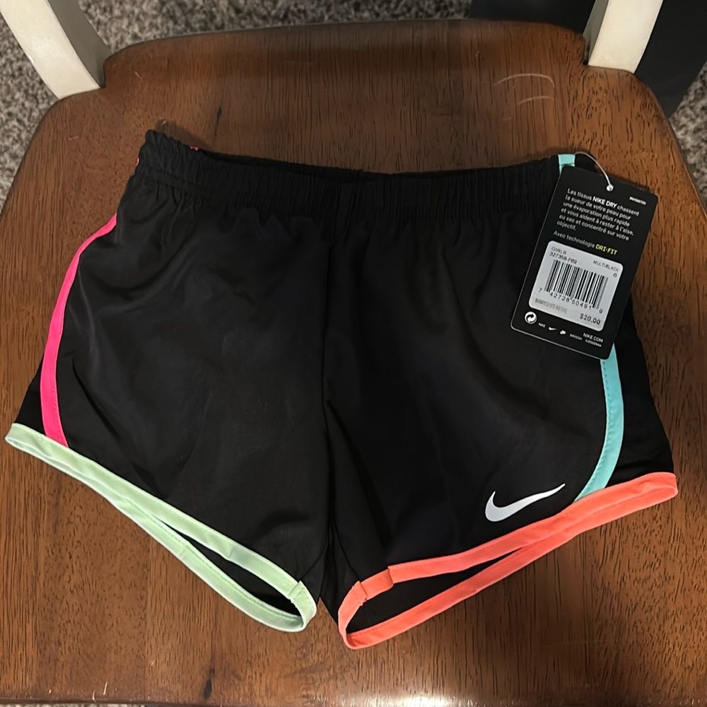 Girls Size 6 Nike Black Shorts New With Tags